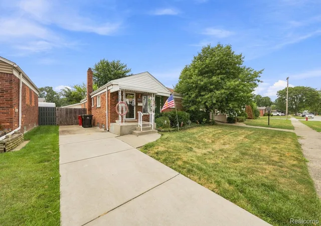 Photo 2 of Single family home for sale at 25675 Barbara St, Roseville, MI 48066 | MLS# 20261064270 | Listing updated on 2026-10-11