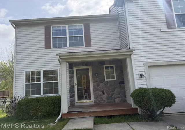 Photo 2 of Single family home for sale at 840 Andover Woods Dr, Fenton, MI 48430 | MLS# 20261064376 | Listing updated on 2026-09-11