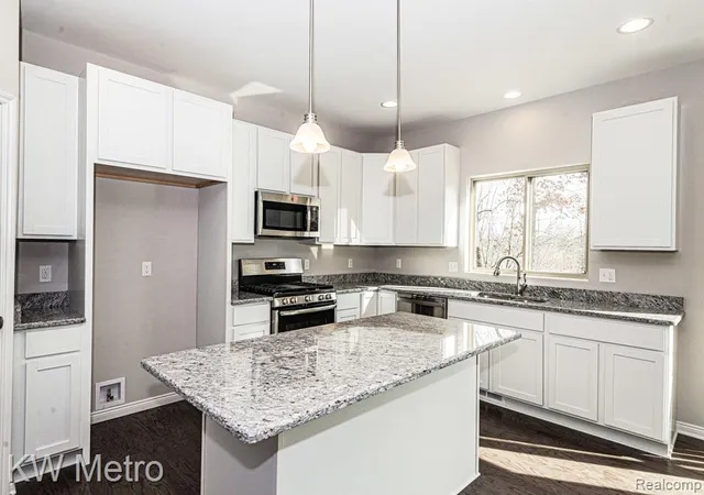 Photo 4 of Single family home for sale at 34608 John Bartley Cir, Sterling Heights City Macomb, MI 48310 | MLS# 20261064443 | Listing updated on 2026-09-15