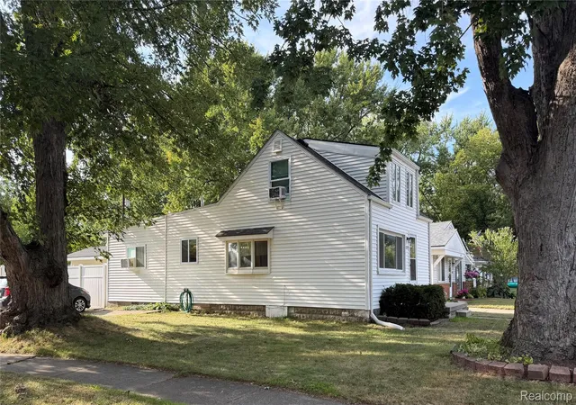 Photo 2 of Single family home for sale at 20205 Saint Francis St, Livonia, MI 48152 | MLS# 20261064452 | Listing updated on 2026-09-20