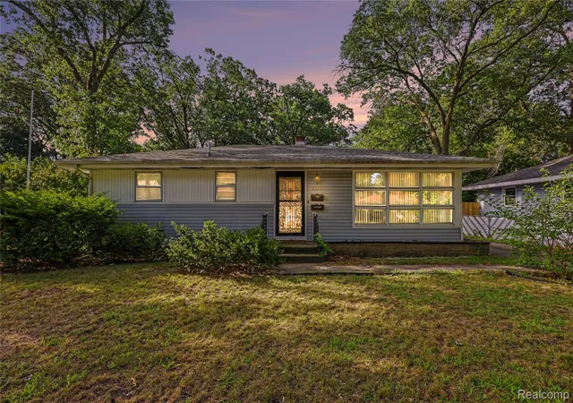 Photo 1 of Single family home for sale at 1325 Francis Ave, Muskegon, MI 49442 | MLS# 20261064510 | Listing updated on 2026-09-03