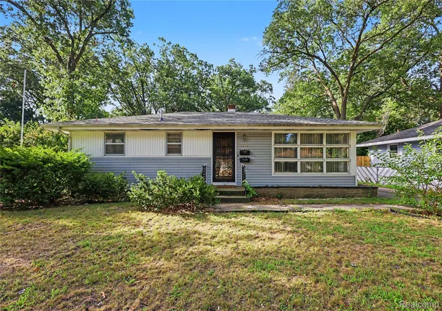 Photo 2 of Single family home for sale at 1325 Francis Ave, Muskegon, MI 49442 | MLS# 20261064510 | Listing updated on 2026-09-03