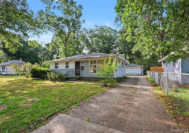 Photo 3 of Single family home for sale at 1325 Francis Ave, Muskegon, MI 49442 | MLS# 20261064510 | Listing updated on 2026-09-03