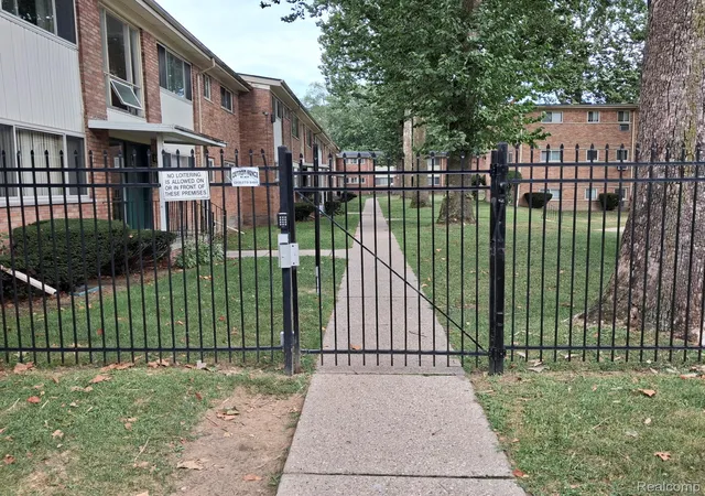Photo 3 of Condo for sale at 17276 Bentler St #3, Detroit, MI 48219 | MLS# 20261064557 | Listing updated on 2026-09-10