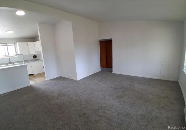 Listing Photo 5 - Condo for sale in building located at 17276 Bentler St, Detroit, MI 48219 - Unit #3