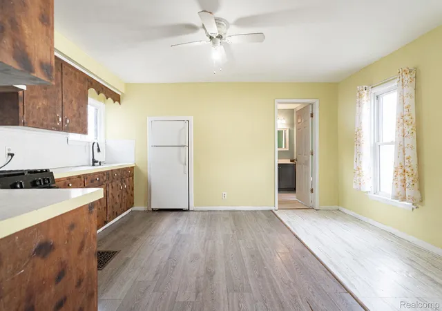 Photo 4 of Single family home for sale at 204 Oakland St, Holly, MI 48442 | MLS# 20261064560 | Listing updated on 2026-10-28