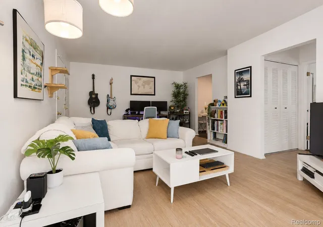Photo 3 of Condo for sale at 4009 Benjamin Ave, Royal Oak, MI 48073 | MLS# 20261064643 | Listing updated on 2026-09-15