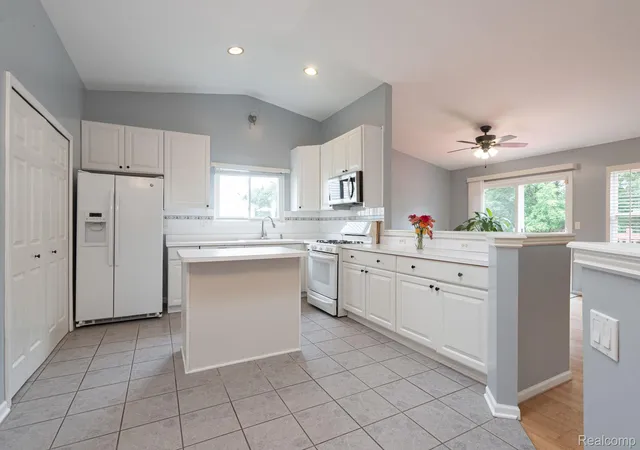 Photo 4 of Single family home for sale at 15177 Seeley Dr, Holly, MI 48442 | MLS# 20261064648 | Listing updated on 2026-10-28