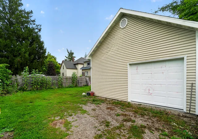 Photo 3 of Single family home for sale at 637 Leonard St NE, Grand Rapids, MI 49503 | MLS# 65026042752 | Listing updated on 2026-09-03