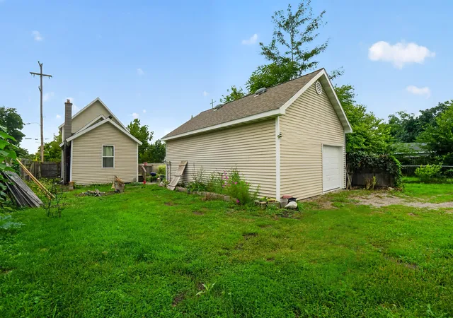 Photo 4 of Single family home for sale at 637 Leonard St NE, Grand Rapids, MI 49503 | MLS# 65026042752 | Listing updated on 2026-09-03