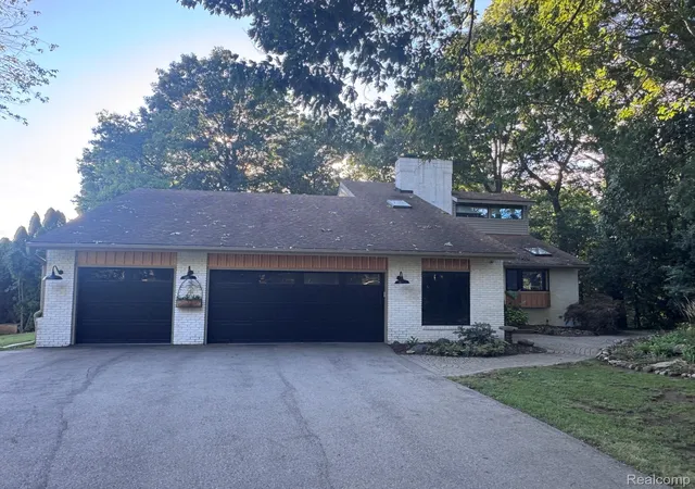 Photo 1 of Single family home for sale at 1510 Milford Hills Dr, Milford, MI 48381 | MLS# 20261064678 | Listing updated on 2026-09-13
