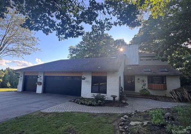 Photo 2 of Single family home for sale at 1510 Milford Hills Dr, Milford, MI 48381 | MLS# 20261064678 | Listing updated on 2026-09-13