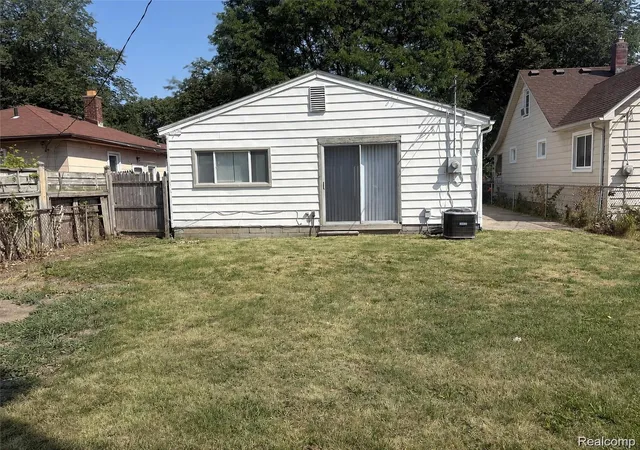 Photo 3 of Single family home for sale at 1026 E Evelyn Ave, Hazel Park, MI 48030 | MLS# 20261064725 | Listing updated on 2026-09-05