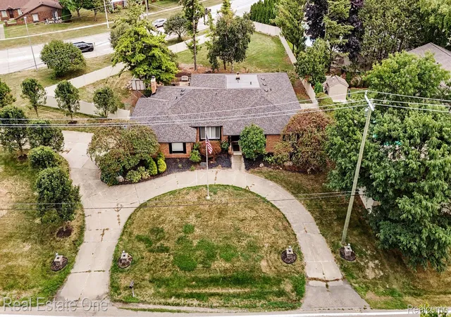 Photo 3 of Single family home for sale at 11584 Chicago Rd, Warren, MI 48093 | MLS# 20261064775 | Listing updated on 2026-09-11