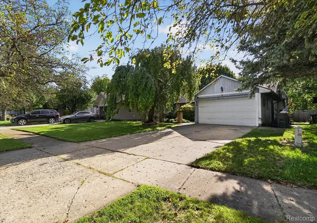 Photo 4 of Single family home for sale at 1608 Broad Ct, Flint, MI 48503 | MLS# 20261064883 | Listing updated on 2026-09-12