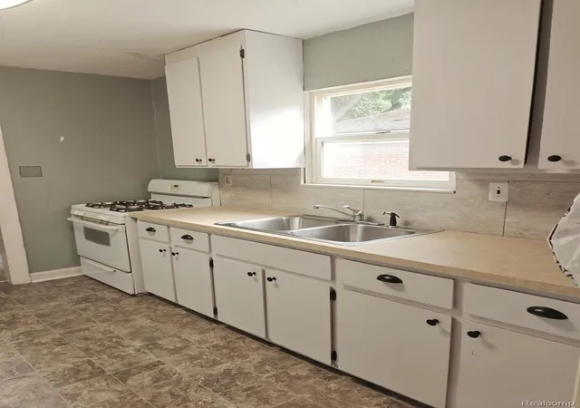 Photo 3 of Single family home for sale at 5722 N Silvery Ln, Dearborn Heights, MI 48127 | MLS# 20261064927 | Listing updated on 2026-09-14