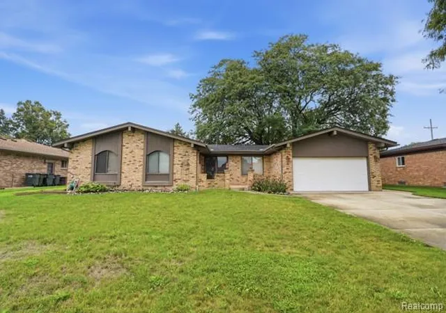 Photo 2 of Single family home for sale at 37036 Almont Dr E, Sterling Heights, MI 48310 | MLS# 20261065028 | Listing updated on 2026-09-17