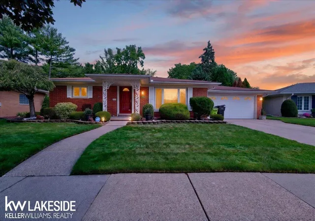 Photo 1 of Sale Pending at 19427 Candlelight Dr, Roseville, MI 48066 | MLS# 58050218716 | Listing updated on 2026-09-04