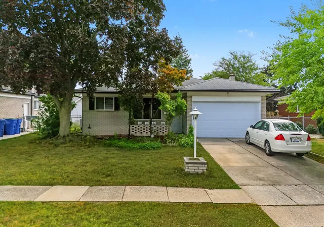 Photo 1 of Single family home for sale at 30316 Austin Dr, Warren, MI 48092 | MLS# 58050218743 | Listing updated on 2026-09-10