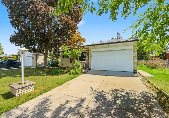 Photo 3 of Single family home for sale at 30316 Austin Dr, Warren, MI 48092 | MLS# 58050218743 | Listing updated on 2026-09-10