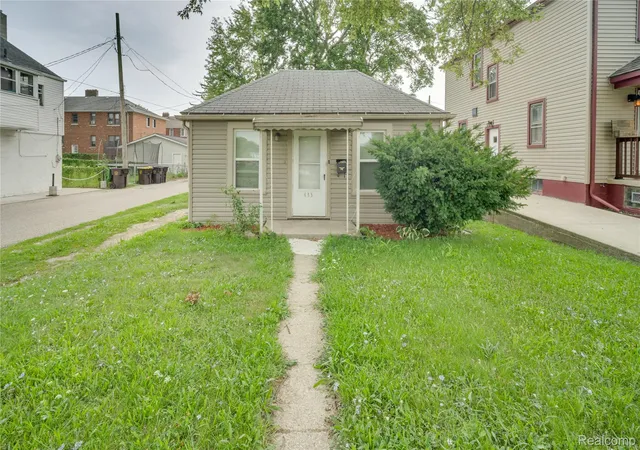 Photo 1 of Single family home for sale at 433 Atwood St, Trenton, MI 48183 | MLS# 20261065384 | Listing updated on 2026-10-11
