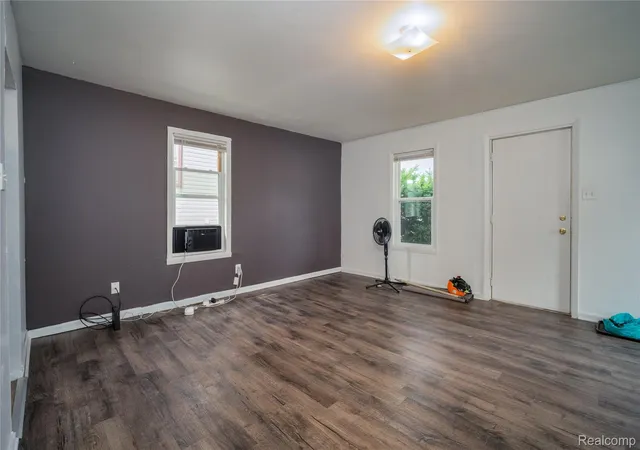Photo 3 of Single family home for sale at 433 Atwood St, Trenton, MI 48183 | MLS# 20261065384 | Listing updated on 2026-10-11
