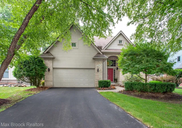 Photo 2 of Single family home for sale at 4741 Woodbine Cir, West Bloomfield, MI 48323 | MLS# 20261065435 | Listing updated on 2026-09-13