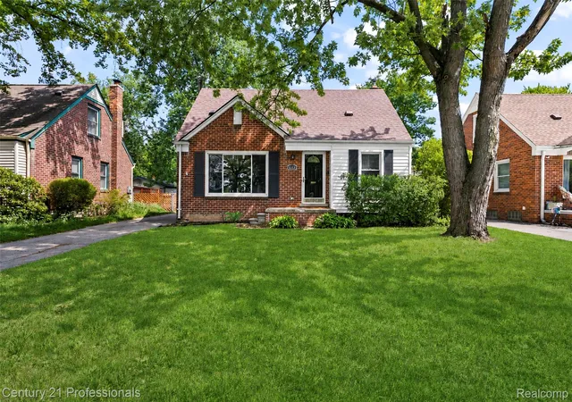 Single family home for sale at 2712 N Vermont Ave, RoyalOakCity_Oakland, MI 48073 | MLS# 20261065676