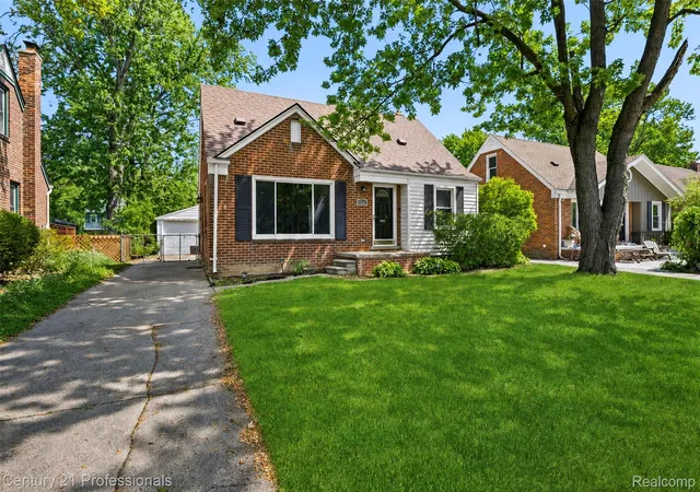 Photo 2 of Single family home for sale at 2712 N Vermont Ave, Royal Oak City Oakland, MI 48073 | MLS# 20261065676 | Listing updated on 2026-09-23