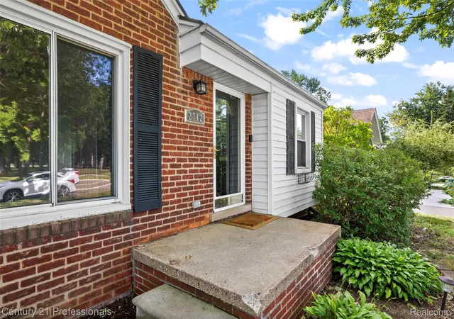 Photo 3 of Single family home for sale at 2712 N Vermont Ave, Royal Oak City Oakland, MI 48073 | MLS# 20261065676 | Listing updated on 2026-09-23