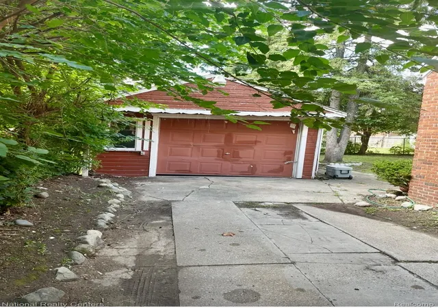 Photo 3 of Single family home for sale at 17691 Avon Ave, Detroit, MI 48219 | MLS# 20261065786 | Listing updated on 2026-09-12
