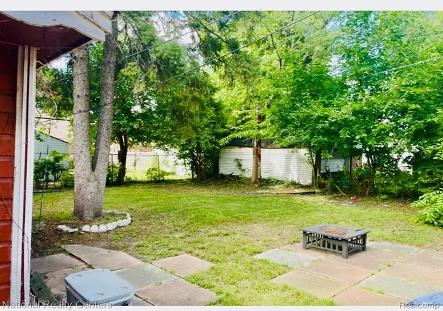 Photo 4 of Single family home for sale at 17691 Avon Ave, Detroit, MI 48219 | MLS# 20261065786 | Listing updated on 2026-09-12