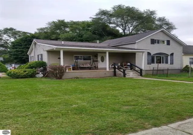 Photo 3 of Multi family home for sale at 722 N & 722 1/2 Main St, Mount Pleasant, MI 48858 | MLS# 79080072503 | Listing updated on 2026-09-01