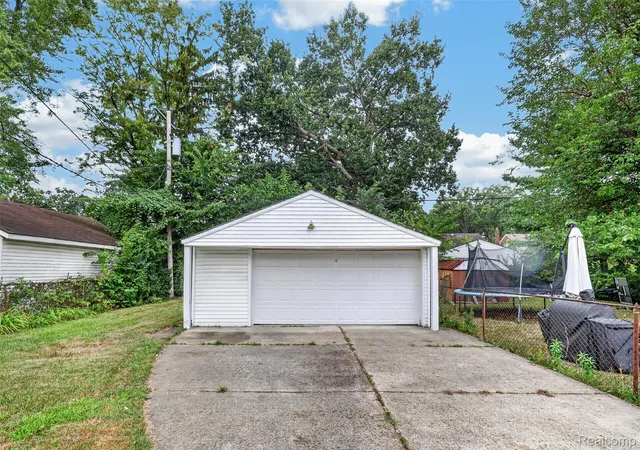 Photo 3 of Single family home for sale at 19461 Coyle St, Detroit, MI 48235 | MLS# 20261066043 | Listing updated on 2026-09-15