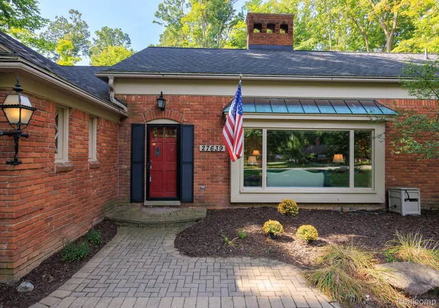 Photo 1 of Sale Pending at 27639 Forestbrook Dr, Farmington Hills, MI 48334 | MLS# 20261066075 | Listing updated on 2026-09-08