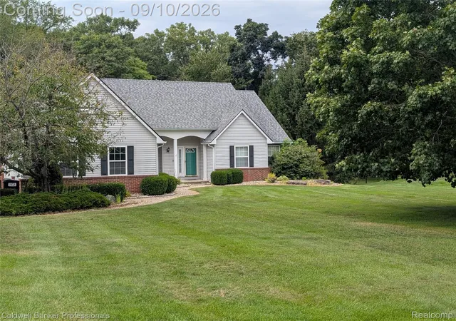 Photo 1 of Single family home for sale at 8146 Kimble Dr, Pinckney, MI 48169 | MLS# 20261066094 | Listing updated on 2026-09-10