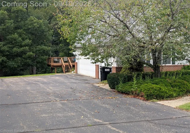 Photo 3 of Single family home for sale at 8146 Kimble Dr, Pinckney, MI 48169 | MLS# 20261066094 | Listing updated on 2026-09-10