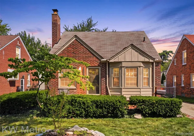 Photo 1 of Sale Pending at 2048 Anita Ave, Grosse Pointe Woods City Wayne, MI 48236 | MLS# 20261066131 | Listing updated on 2026-09-11