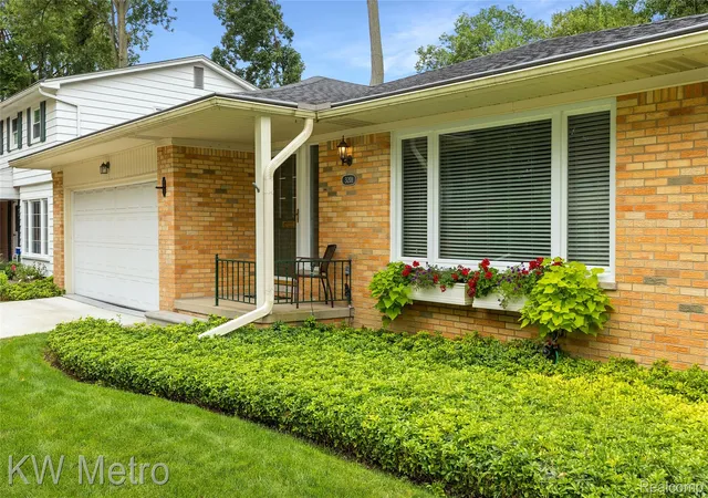 Photo 2 of Single family home for sale at 3201 Marion Dr, Royal Oak, MI 48073 | MLS# 20261066200 | Listing updated on 2026-09-09