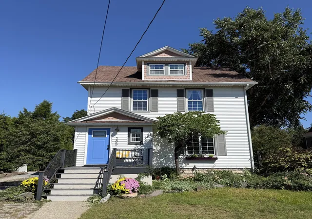Photo 1 of Sale Pending at 205 E Savidge St, Spring Lake, MI 49456 | MLS# 71026043650 | Listing updated on 2026-09-17