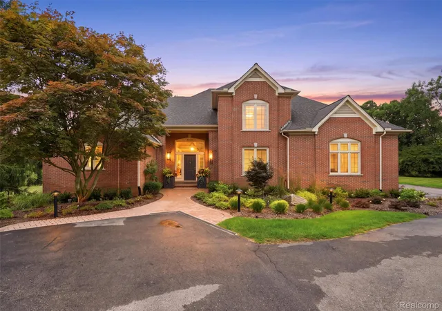 Condo for sale at 3030 W Ridge Ct, Bloomfield Hills, MI 48302 | MLS# 20261066264