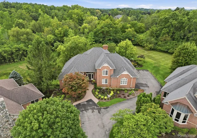 Photo 3 of Condo for sale at 3030 W Ridge Ct, Bloomfield Hills, MI 48302 | MLS# 20261066264 | Listing updated on 2026-09-14