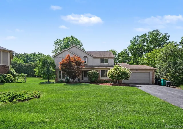 Photo 1 of Single family home for sale at 29579 Kings Pointe Ct, Farmington Hills, MI 48331 | MLS# 20261066434 | Listing updated on 2026-09-19