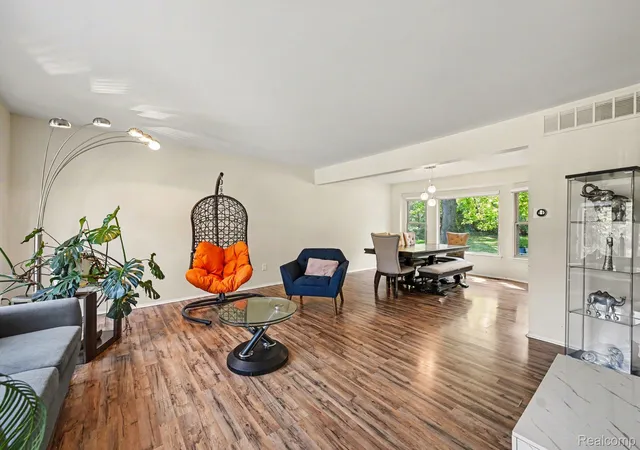Photo 3 of Single family home for sale at 29579 Kings Pointe Ct, Farmington Hills, MI 48331 | MLS# 20261066434 | Listing updated on 2026-09-19