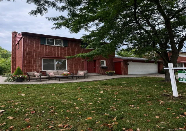 Photo 4 of Single family home for sale at 29275 Roan Dr, Warren, MI 48093 | MLS# 20261066440 | Listing updated on 2026-09-04