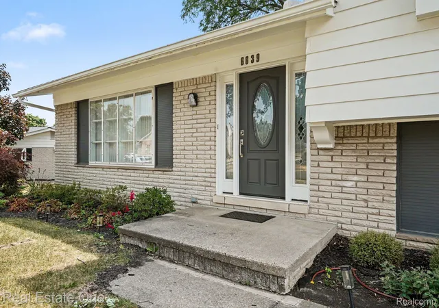 Photo 1 of Single family home for sale at 6639 Tamerlane Dr, West Bloomfield Charter Township Oakland, MI 48322 | MLS# 20261066512 | Listing updated on 2026-09-11