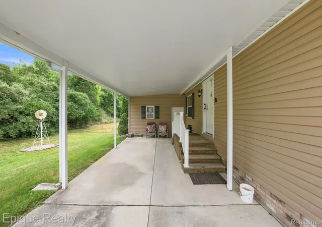 Photo 3 of Single family home for sale at 297 Dennis K Ct, White Lake, MI 48386 | MLS# 20261066541 | Listing updated on 2026-10-21