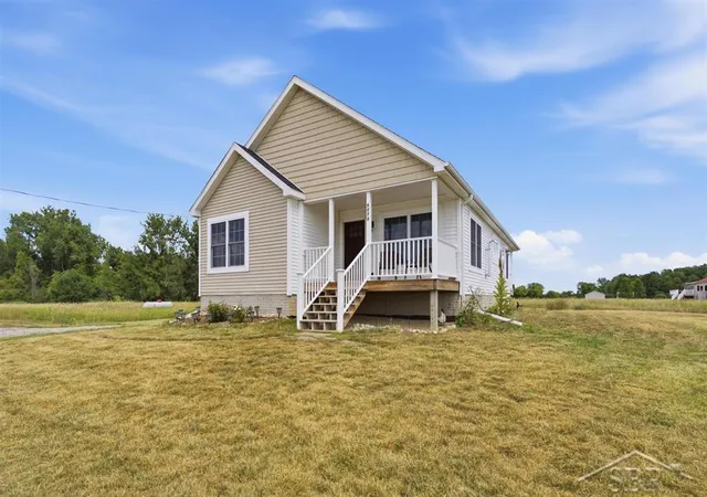 Photo 3 of Single family home for sale at 5070 N Five Mile Rd, Hope, MI 48628 | MLS# 61050219210 | Listing updated on 2026-09-11