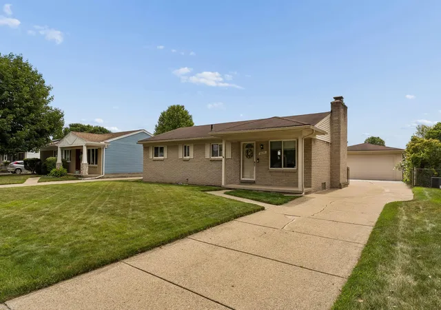 Photo 3 of Single family home for sale at 8644 Essen Dr, Sterling Heights, MI 48314 | MLS# 58050219298 | Listing updated on 2026-10-06