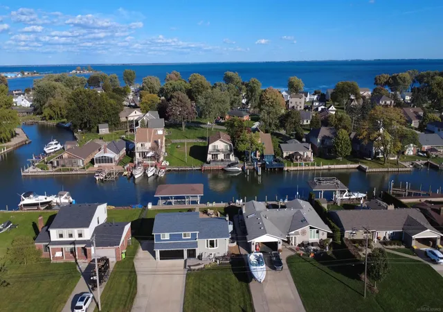 Photo 2 of Single family home for sale at 39228 Venetian Dr, Harrison Charter Township Macomb, MI 48045 | MLS# 58050219320 | Listing updated on 2026-10-09